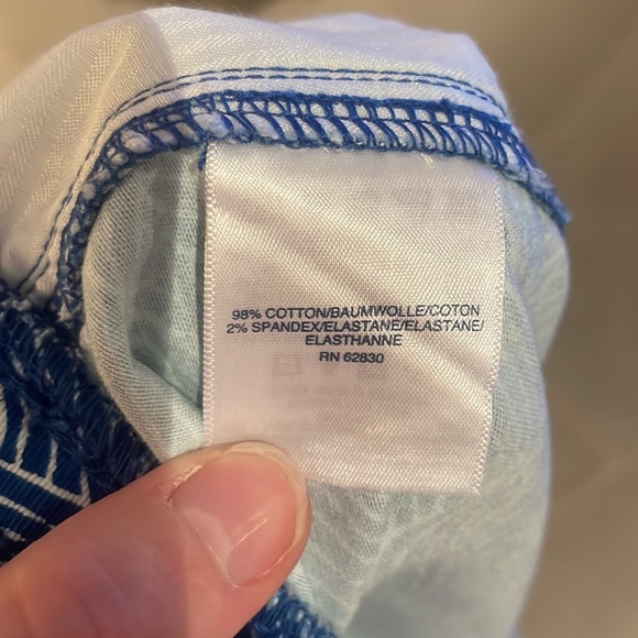 Lands’ End Waves Print Shorts - Picture 6 of 6